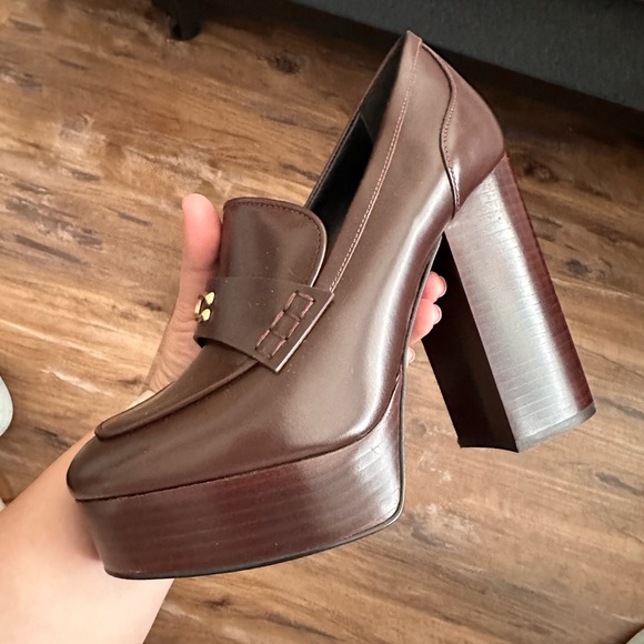 Gorgeous Coach Loafers - Picture 2 of 4